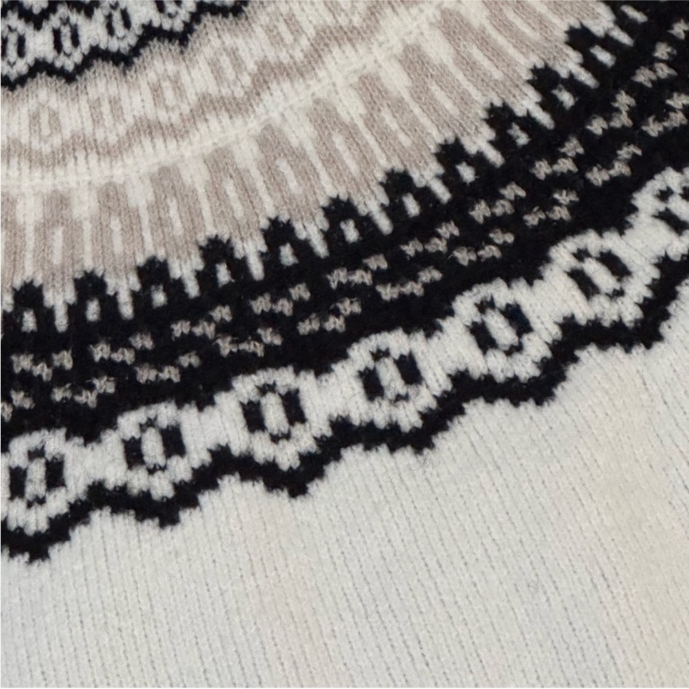 Universal Thread Monochrome Knit Turtleneck Sweater - Picture 4 of 11